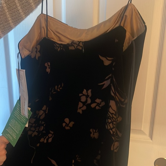 Long black, velvet, beautiful dress - Picture 3 of 5